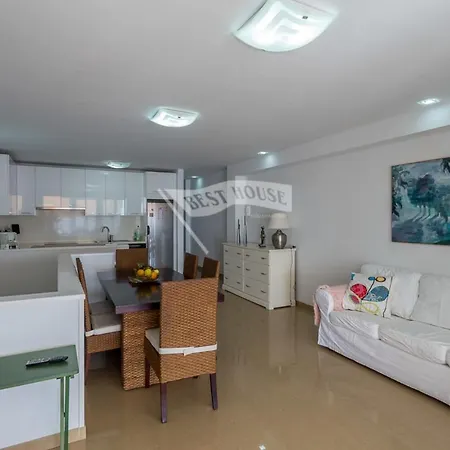 Luxury In Front Of The Apartment